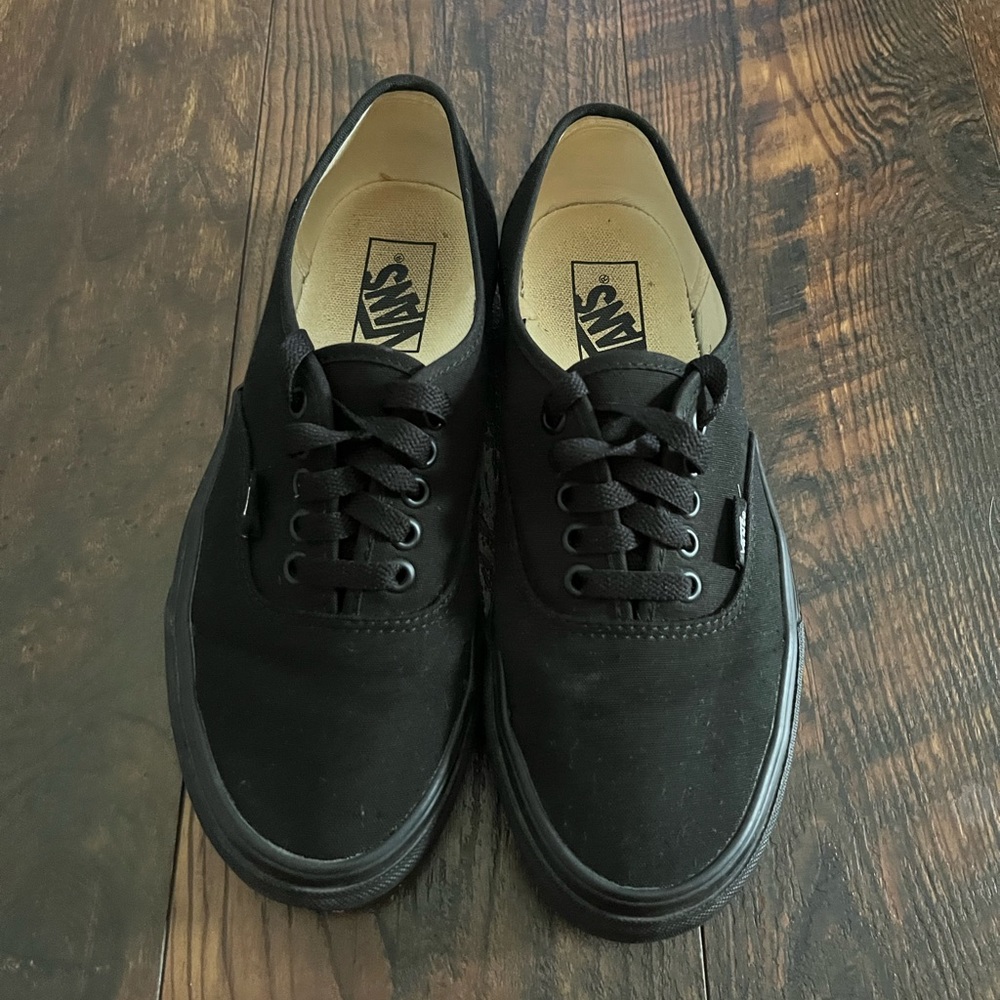 All Black Authentic style Vans 🖤🖤